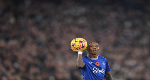 يواجه ابنه.. حلم آشلي يونج يتحقق في كأس الاتحاد الإنجليزي